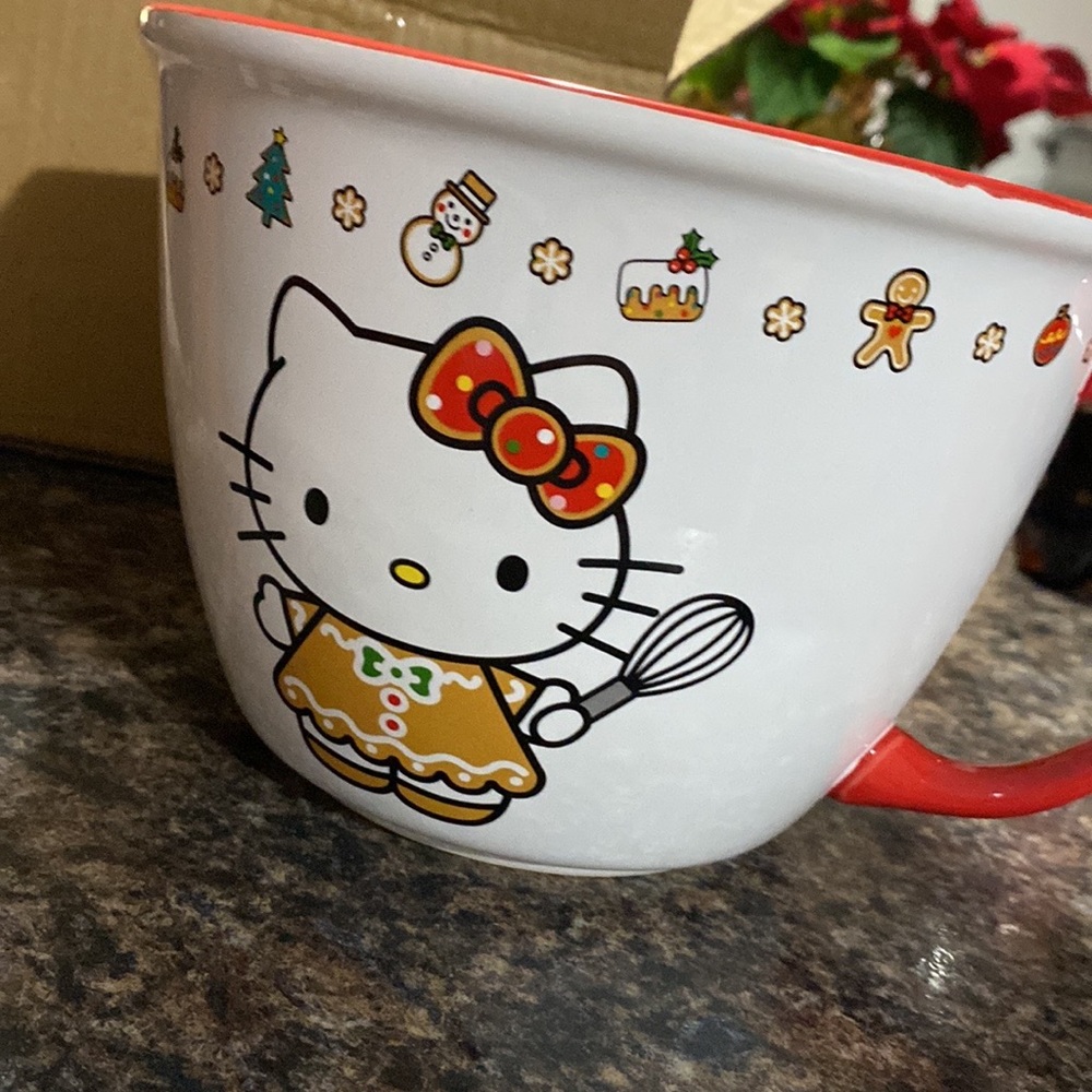 First offer wins ! Hello kitty mixing bowl